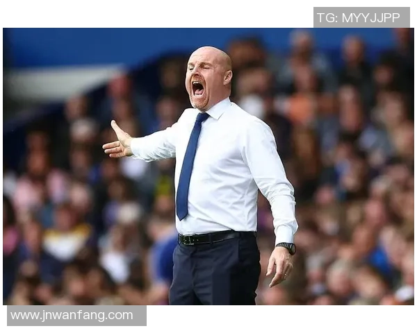 长发丑陋足球球星逆袭之路：从被嘲笑到成为球场英雄